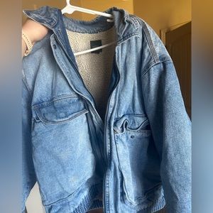 Heavy duty women’s jean jacket lined with fur